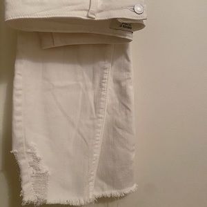 Forever 21 white skinny jeans!! 💌